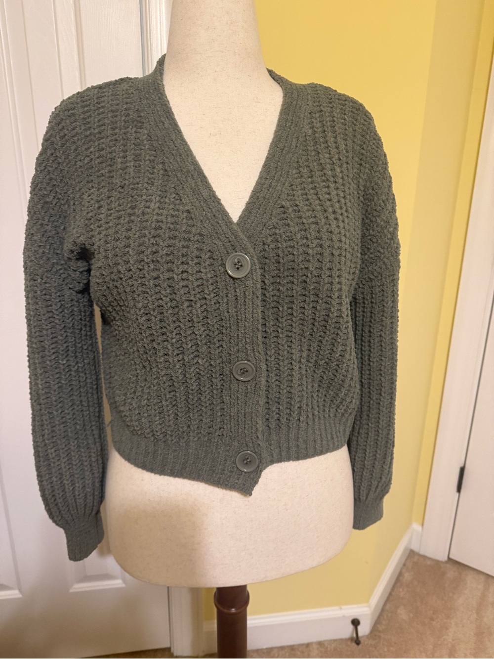 Cropped Waffle-Knit V-Neck Cardigan - Olive